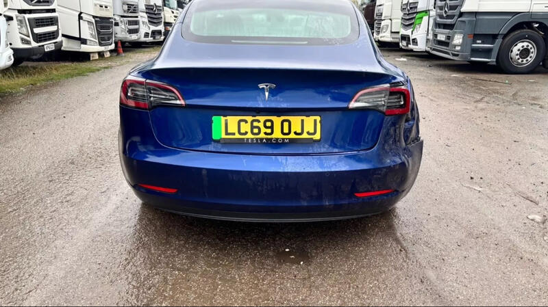 TESLA MODEL 3